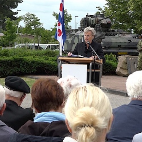 Regering laat Indië-militairen bungelen Regering laat Indië-militairen bungelen